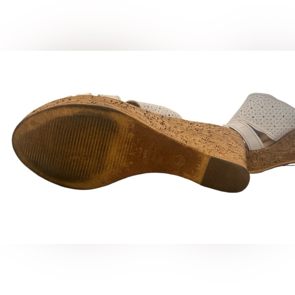 Women's White Wedge Sandals - Picture 5 of 7